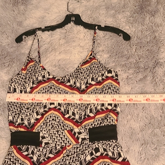 Trendy Zigzag Pattern Jumpsuit - Picture 5 of 11